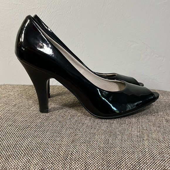 Liuid black open toed heels, size 9. - Picture 3 of 15